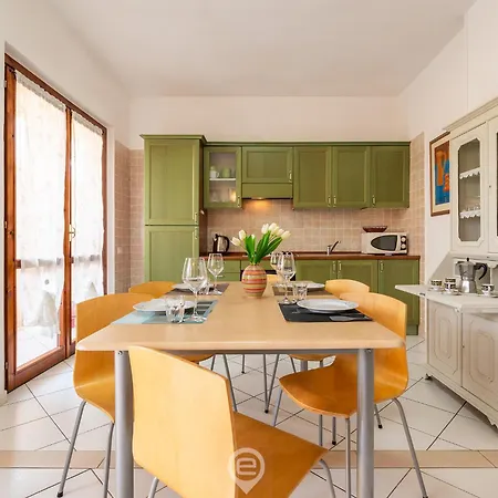 Coastal Nest - Aircon & Parking * فيلاّسيمِيوس