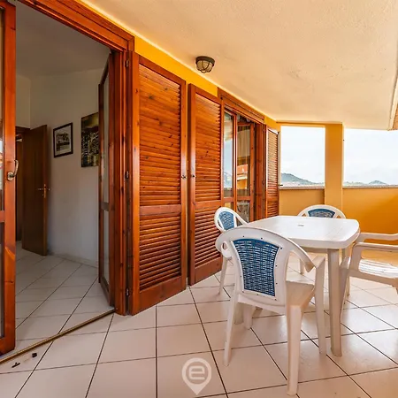 Coastal Nest - Aircon & Parking